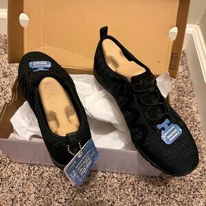 Sketchers relaxed fit women’s tennis shoes